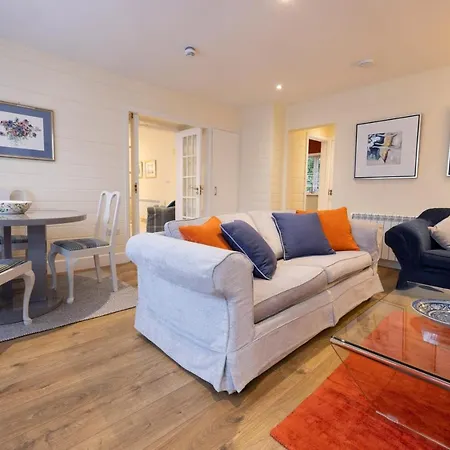 Ballylickey House And Garden Chalet